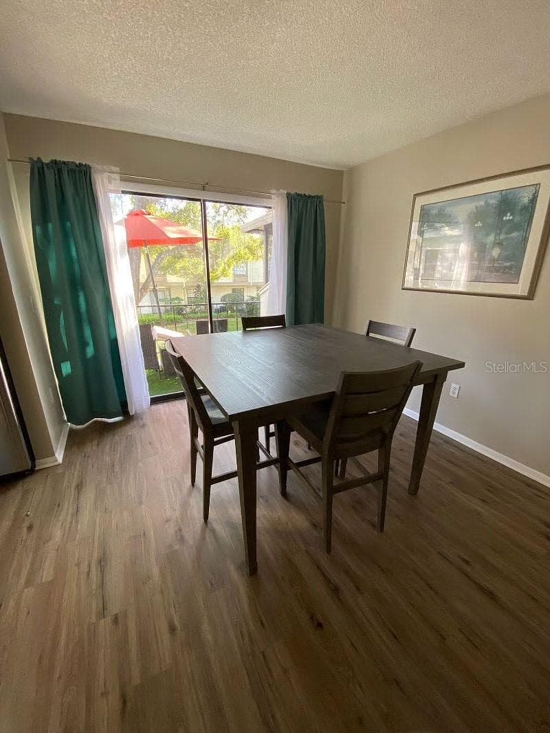 Dining room - 6060 VILLAGE CIR #6060, ORLANDO