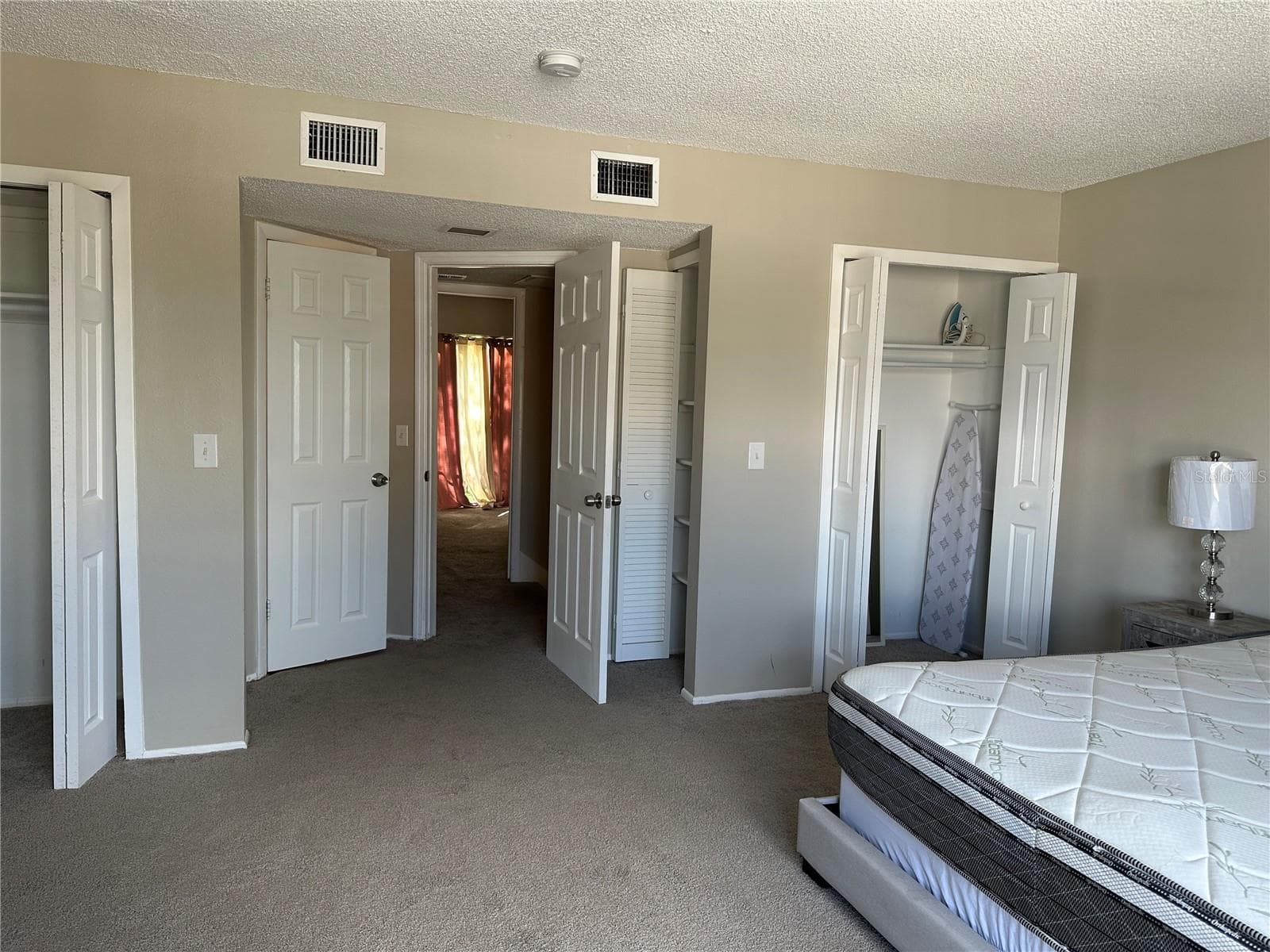 Primary bedroom with 2 closets - 6060 VILLAGE CIR #6060, ORLANDO