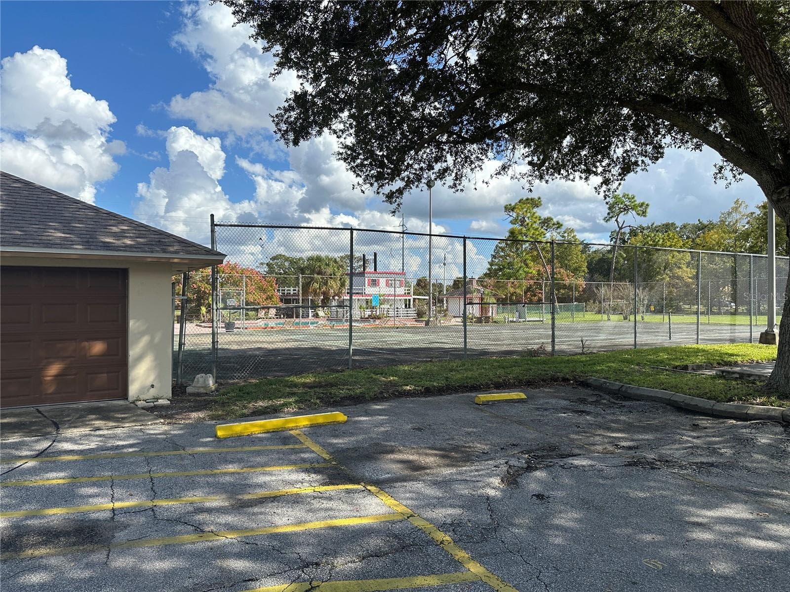 Tennis Courts and Community Pool - 6060 VILLAGE CIR #6060, ORLANDO