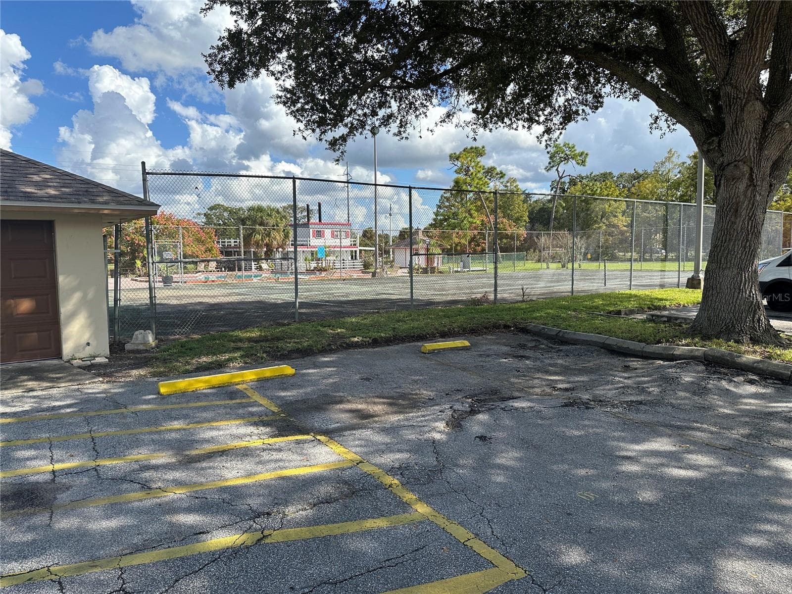 Tennis Courts and Community Pool - 6060 VILLAGE CIR #6060, ORLANDO