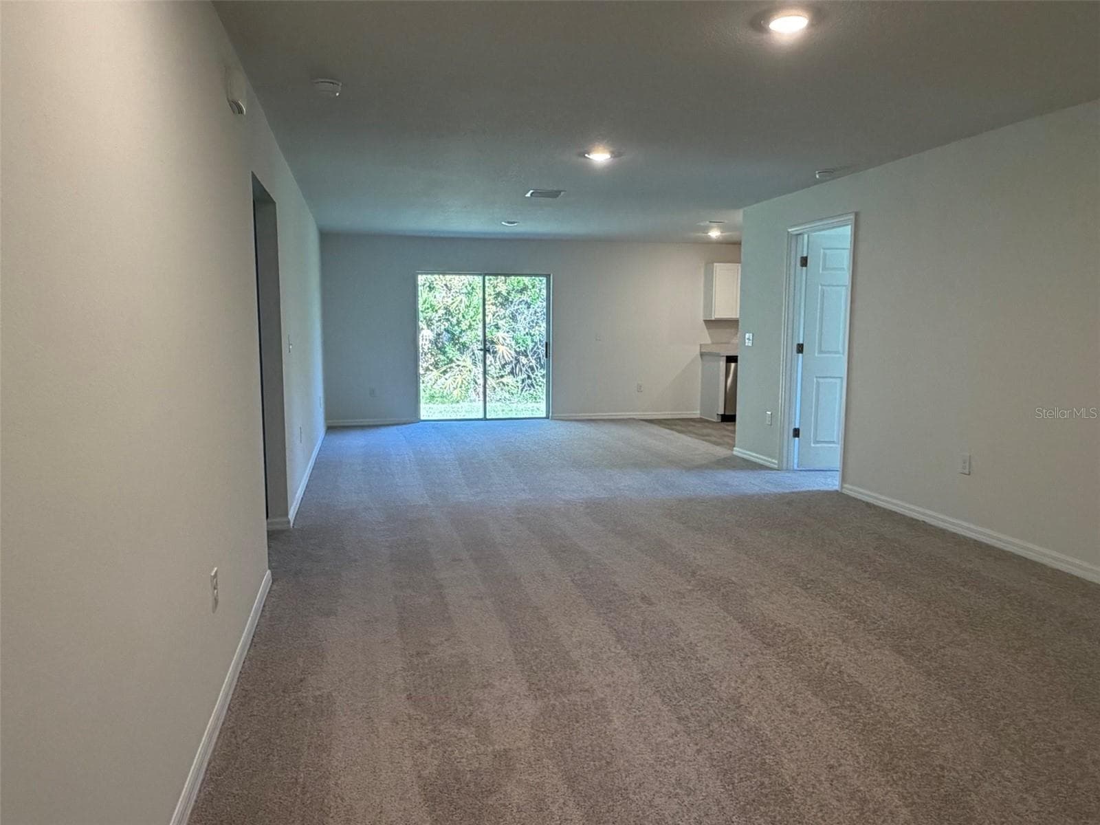 Single Family Residence at 880 HUDSON VALLEY DR, POINCIANA, photo 2 of 8
