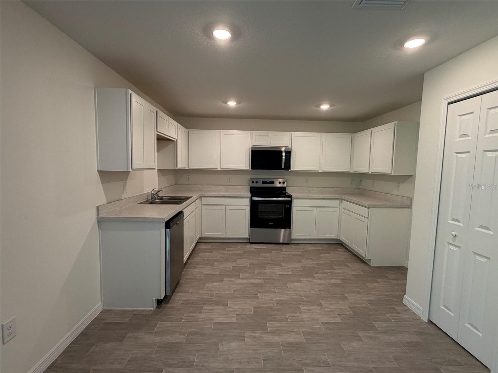 Single Family Residence at 880 HUDSON VALLEY DR, POINCIANA, photo 4 of 8