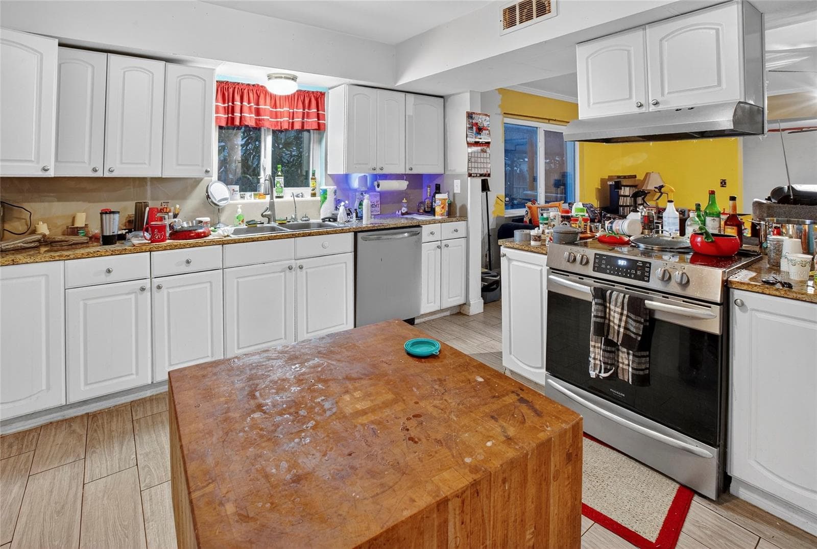 Single Family Residence at 7800 11TH ST N, ST PETERSBURG, photo 3 of 20