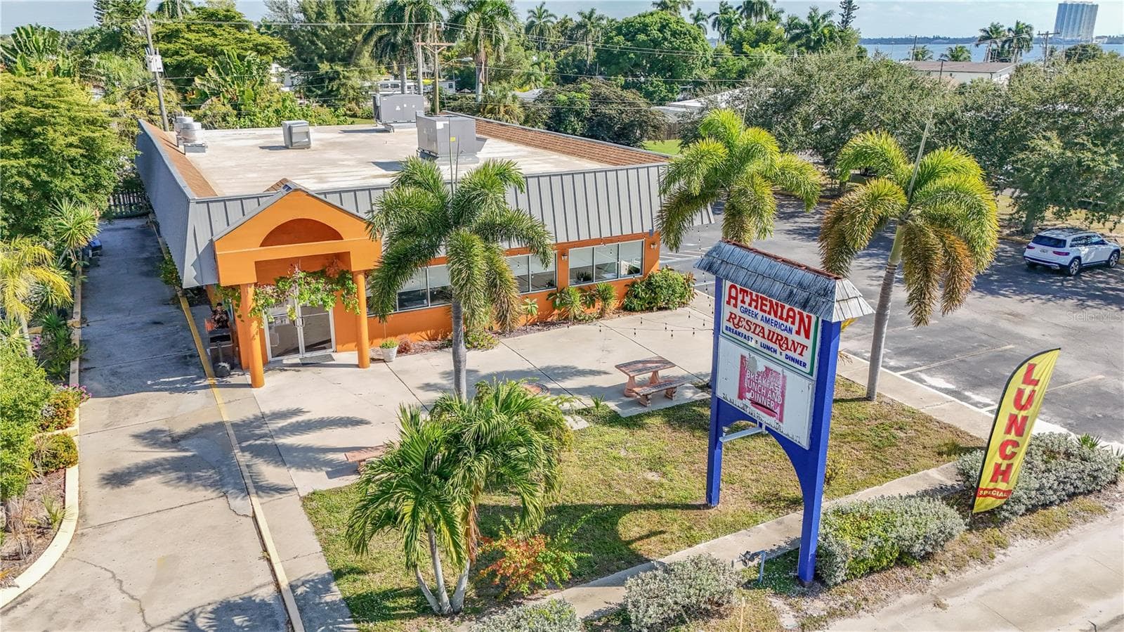 1130 N TAMIAMI TRL