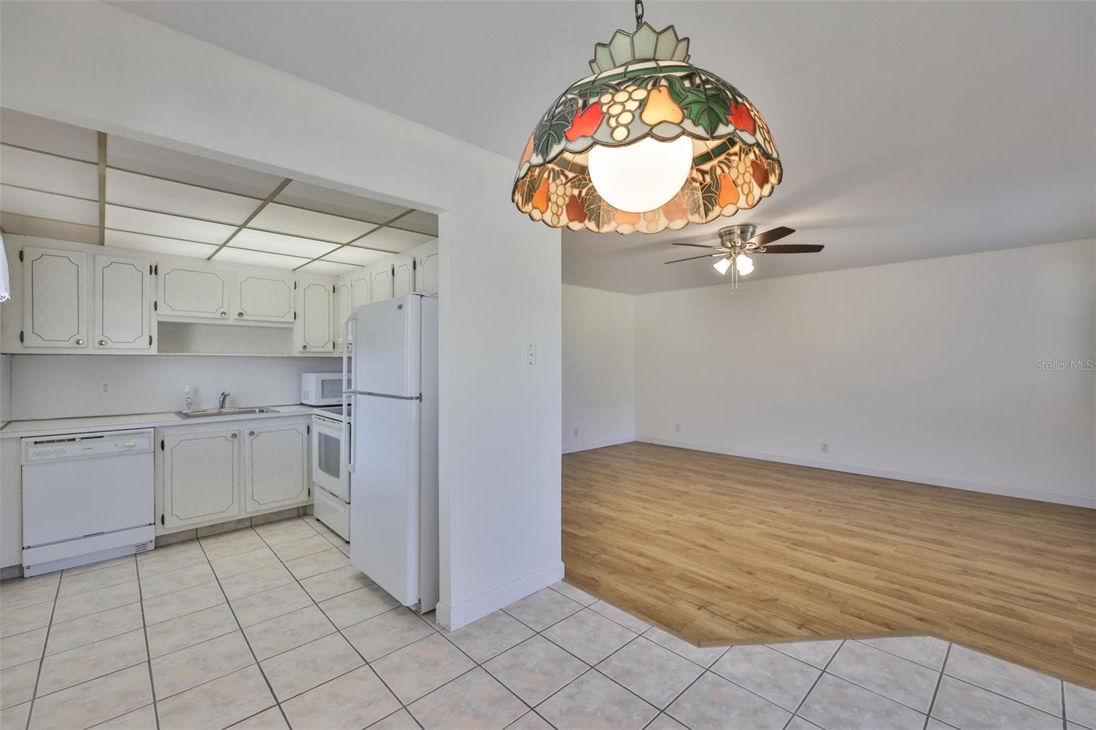 Kitchen from dinette - 1811 BEDFORD LN #153, SUN CITY CENTER