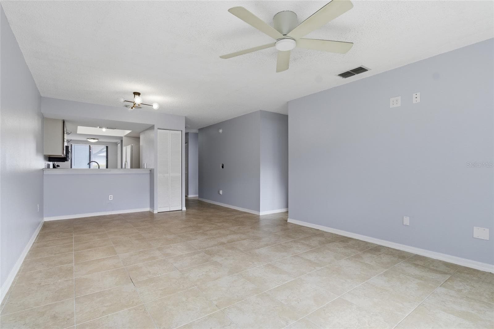 Living Room dining rm combo w/sliders to lanai - 2701 COUNTRYSIDE BLVD #102, CLEARWATER