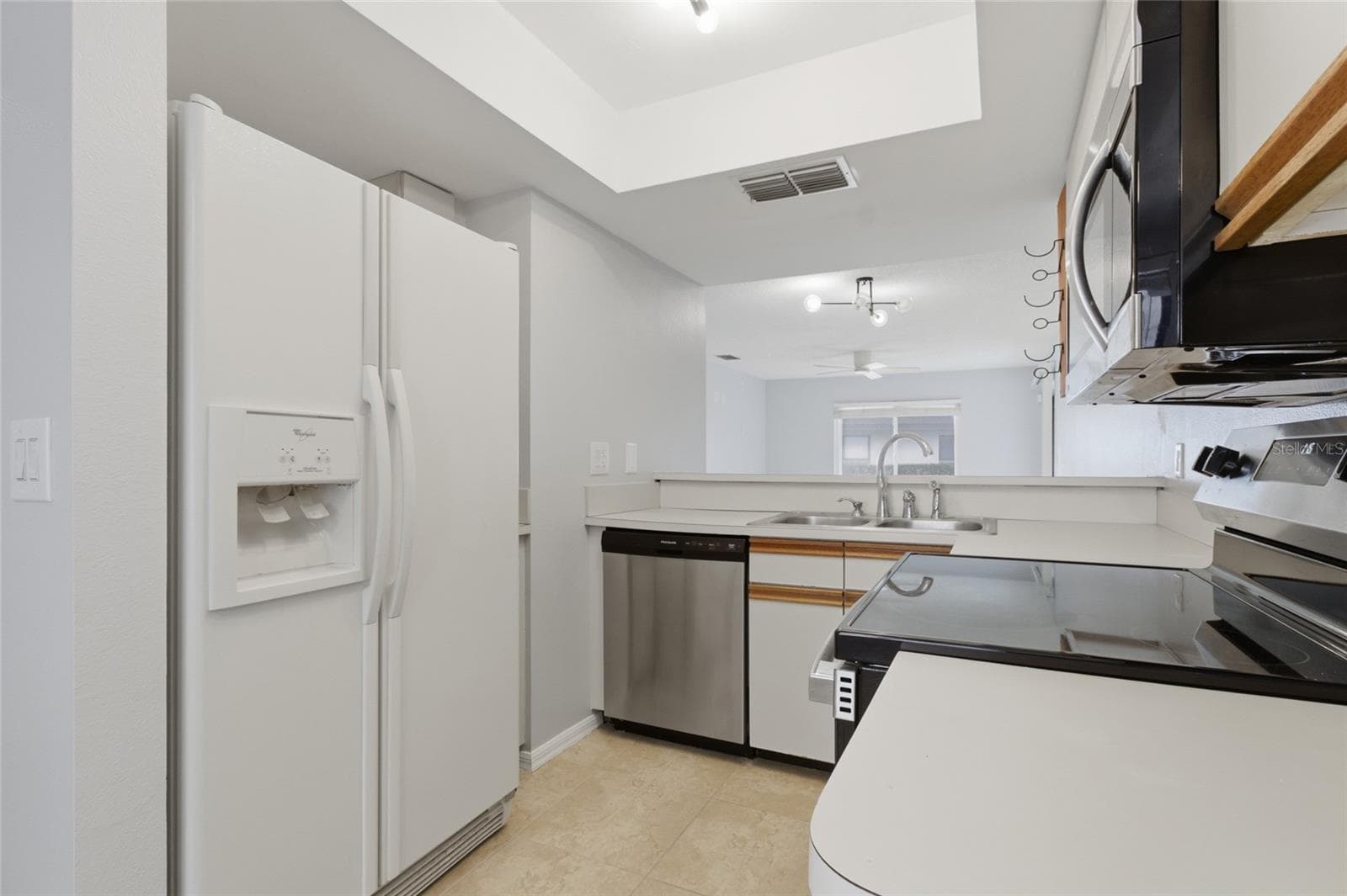 Kitchen with pantry - 2701 COUNTRYSIDE BLVD #102, CLEARWATER