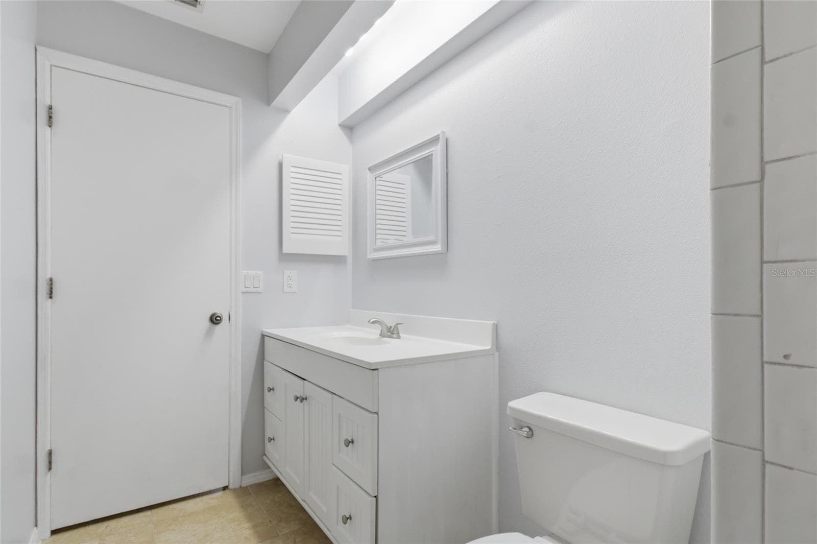 Hall Bath - 2701 COUNTRYSIDE BLVD #102, CLEARWATER