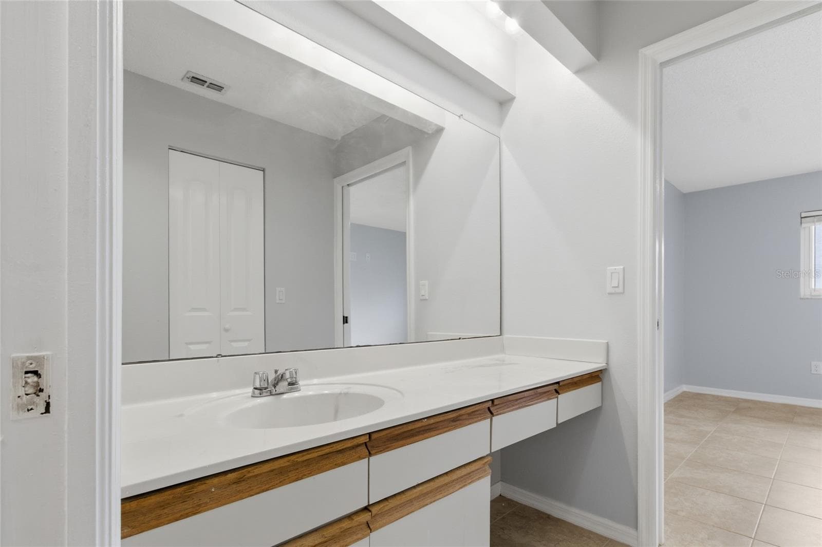 Primary Ensuite Bath - 2701 COUNTRYSIDE BLVD #102, CLEARWATER