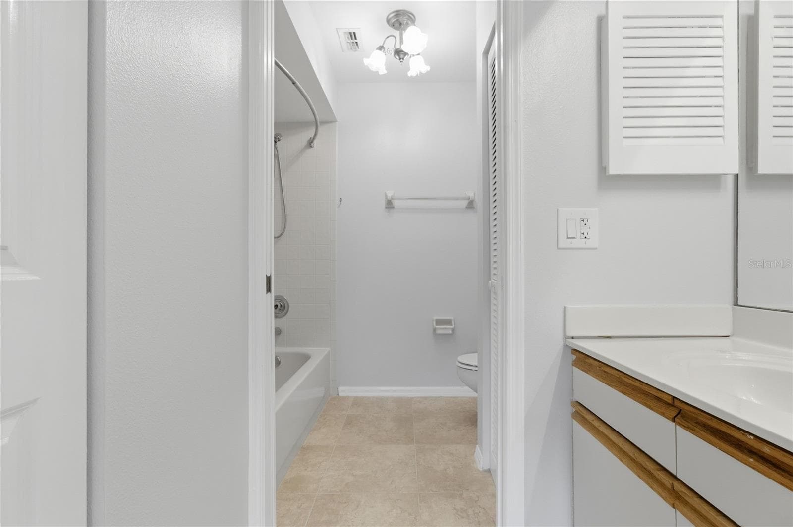 Primary Ensuite Bath - 2701 COUNTRYSIDE BLVD #102, CLEARWATER