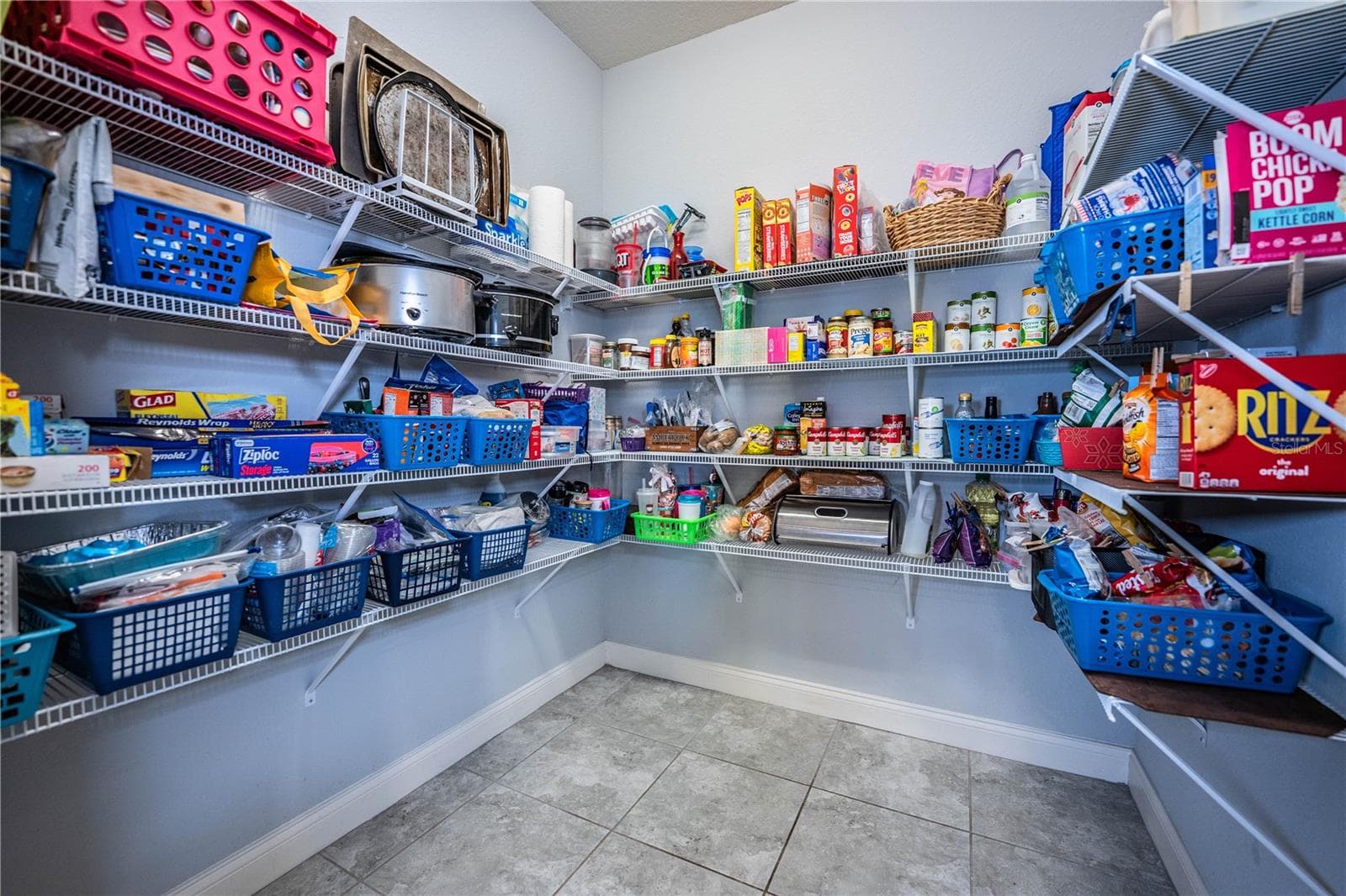Large pantry - 261 WALKERS POINT DR, AUBURNDALE