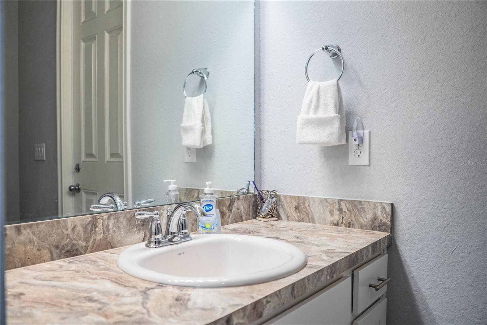 Guest bathroom - 261 WALKERS POINT DR, AUBURNDALE