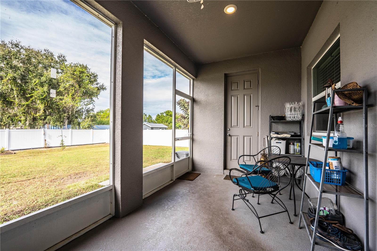 Screened in back porch - 261 WALKERS POINT DR, AUBURNDALE