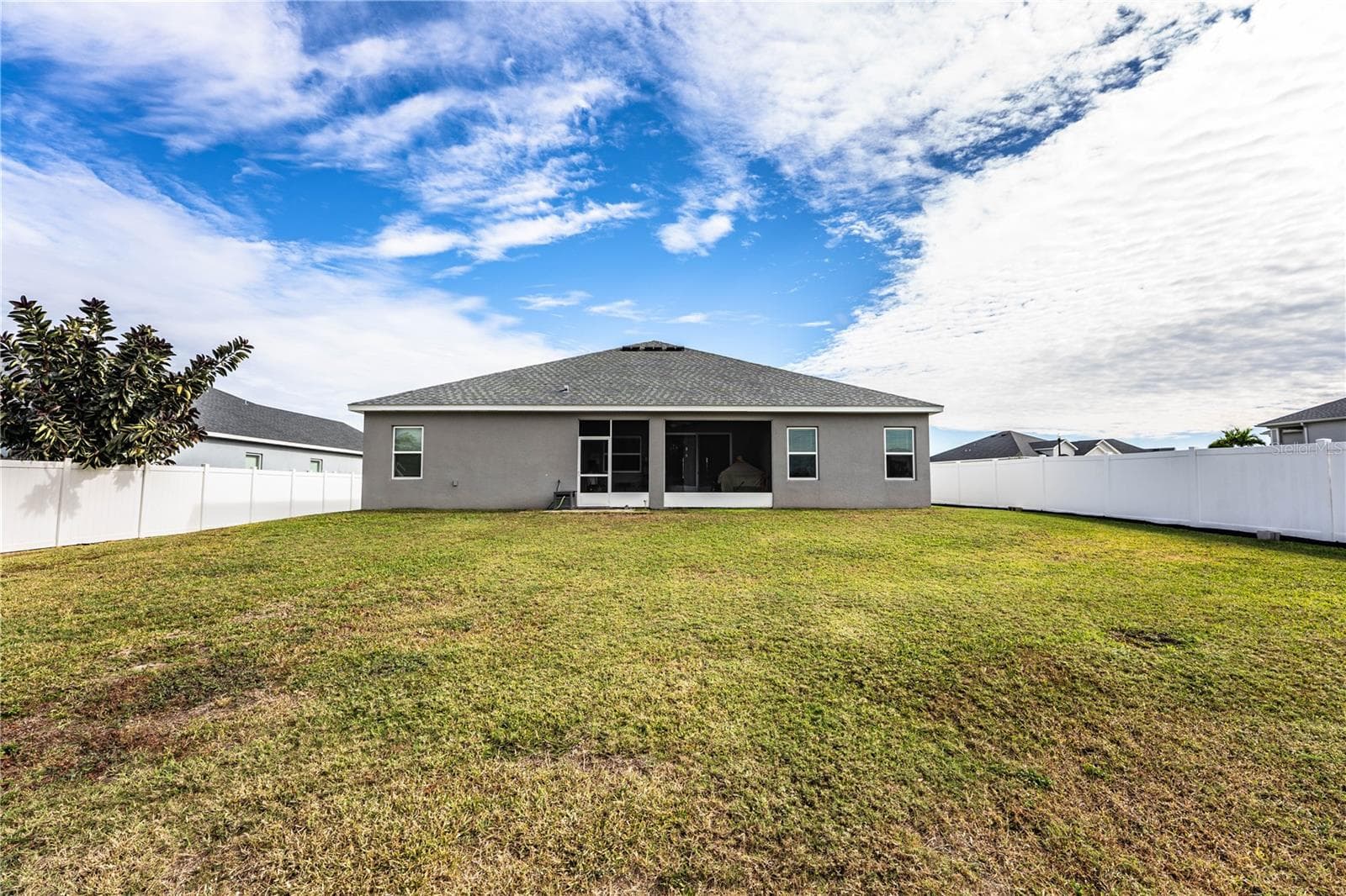 Backyard - 261 WALKERS POINT DR, AUBURNDALE