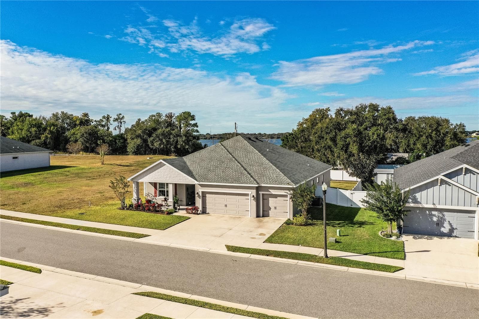 Front of home - 261 WALKERS POINT DR, AUBURNDALE