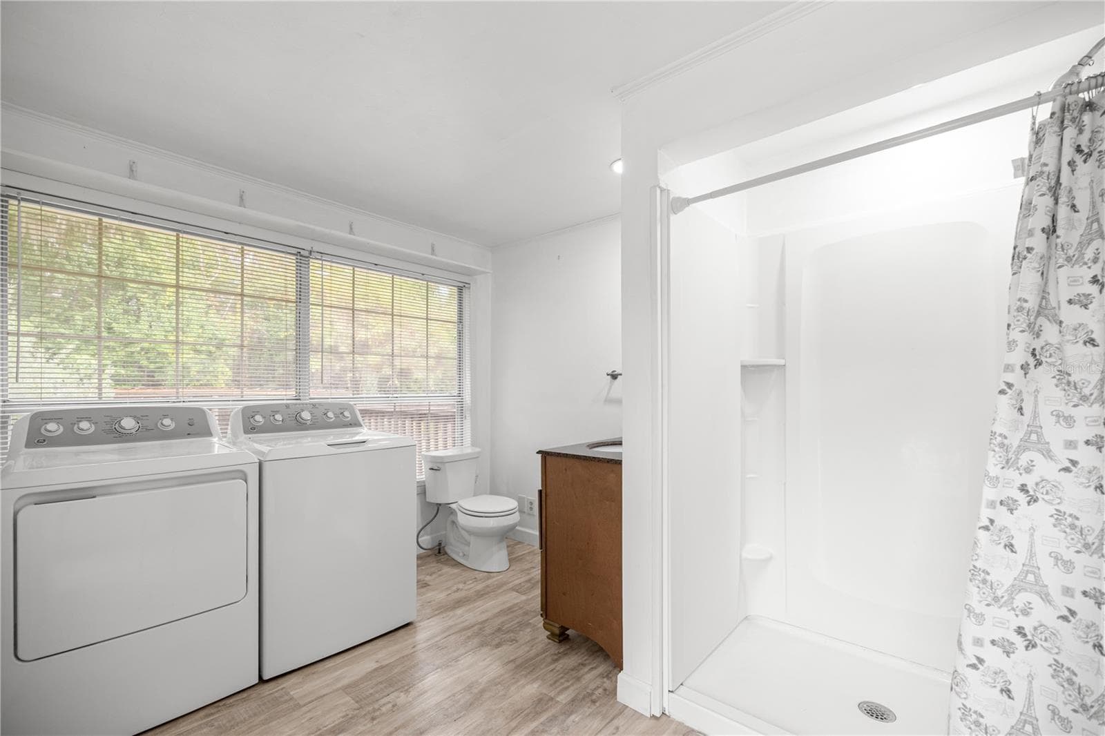 Laundry Room w/ Full Bath - 5915 AVENUE F, MC INTOSH
