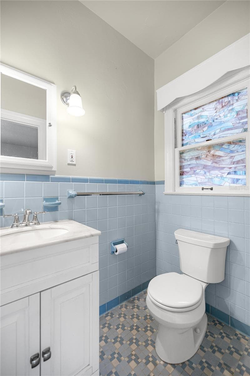 Primary Half Bathroom - 5915 AVENUE F, MC INTOSH