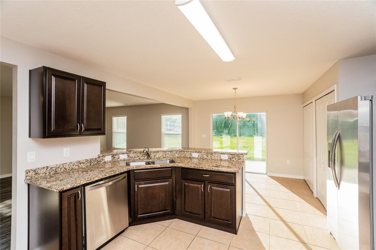 Single Family Residence at 13307 WATERFORD CASTLE DR, DADE CITY, photo 6 of 18