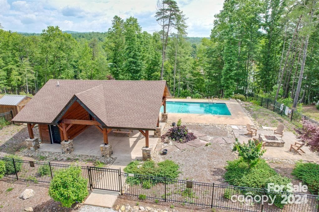 Commnity Pool - Nebo