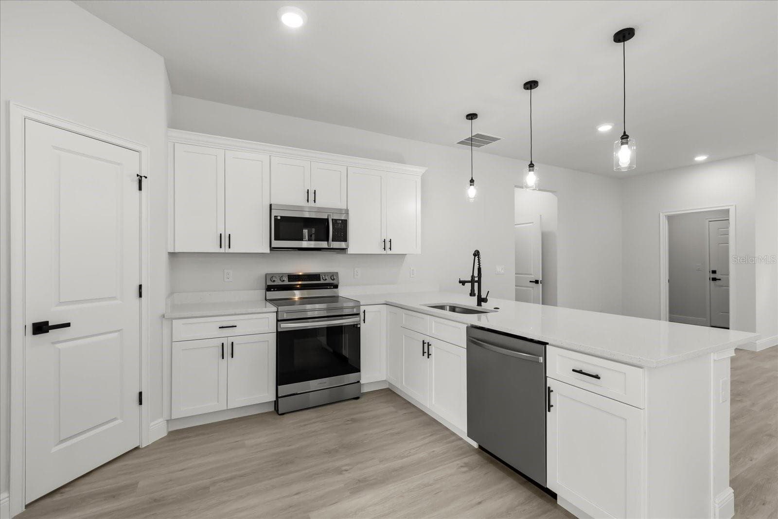 Single Family Residence at 8100 N TINY LILY DR, CITRUS SPRINGS, photo 11 of 33