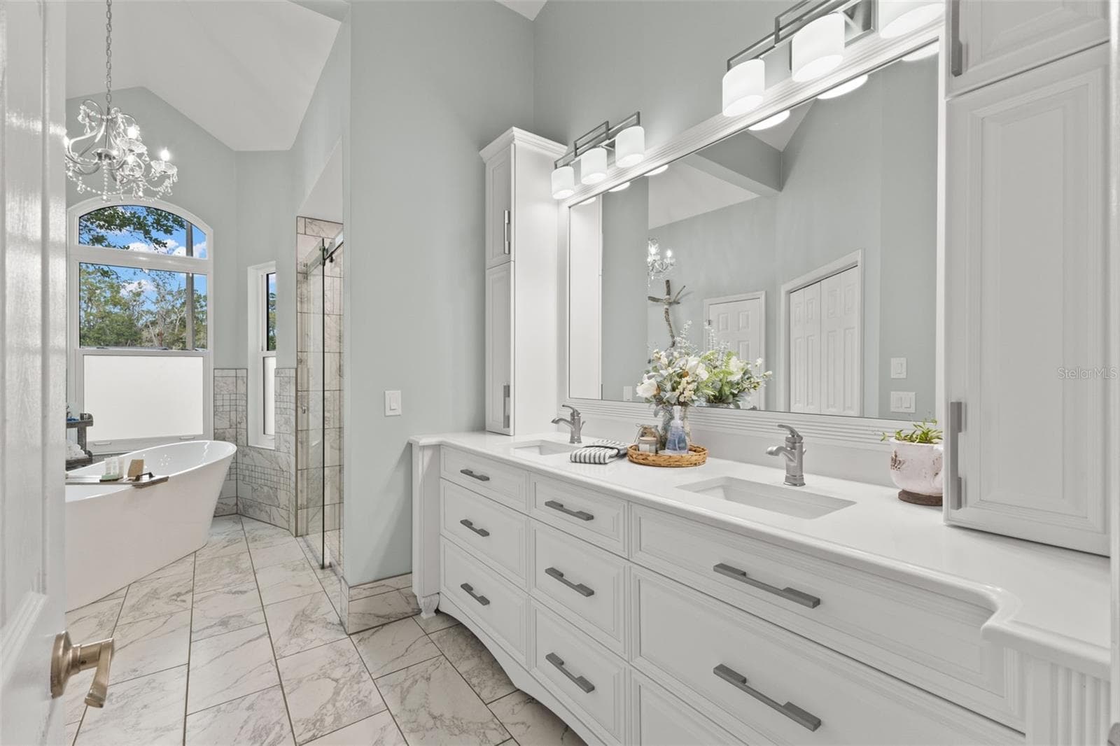 Newly updated Primary bath with custom cabinetry - 3734 THORNBUSH LN, NEW PORT RICHEY