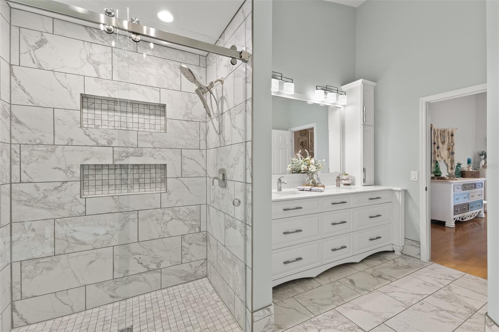 Newly updated Primary bath - 3734 THORNBUSH LN, NEW PORT RICHEY
