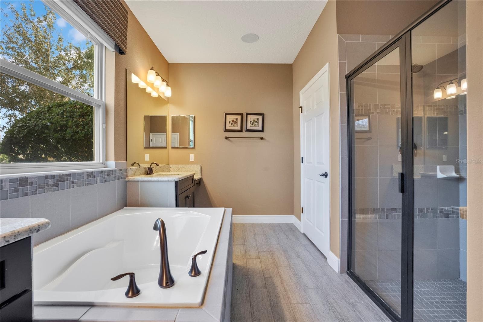 primary bathroom downstairs - 2356 KELBROOK CT, OVIEDO