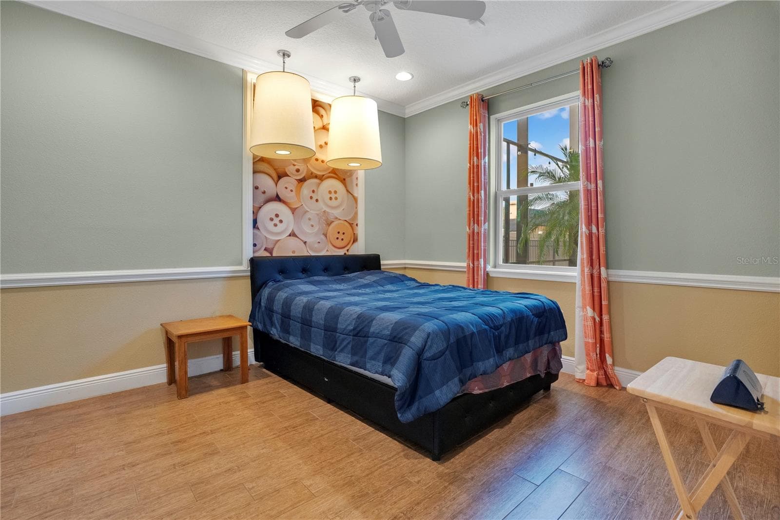 bedroom 3 downstairs w/pool full bath adjacent - 2356 KELBROOK CT, OVIEDO