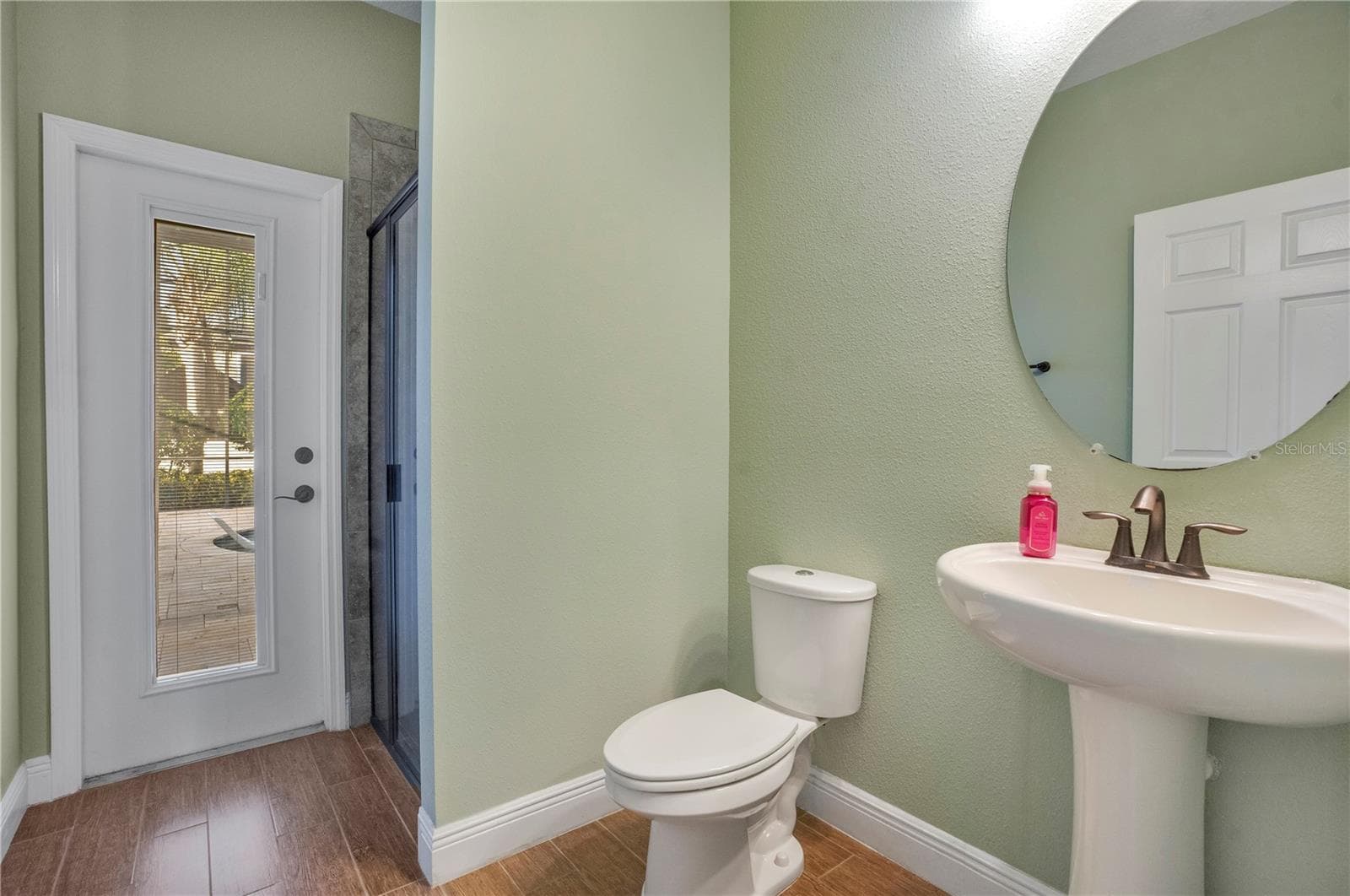 Pool full bath with shower - 2356 KELBROOK CT, OVIEDO