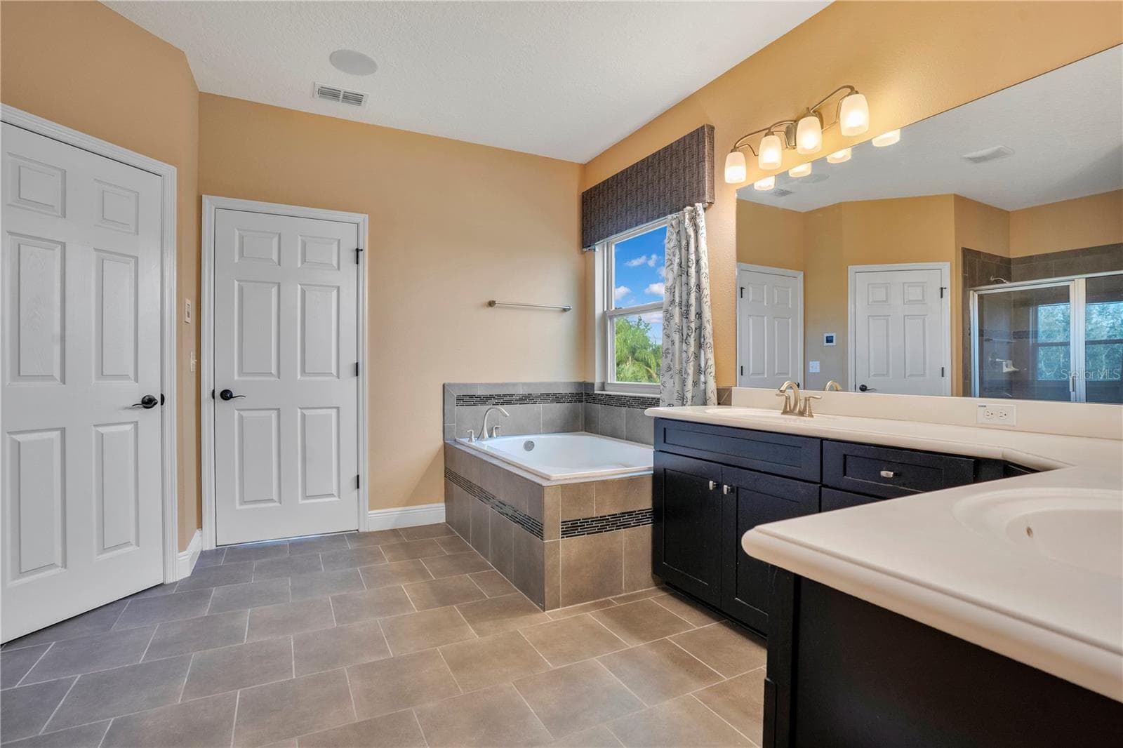 primary bathroom upstairs - 2356 KELBROOK CT, OVIEDO