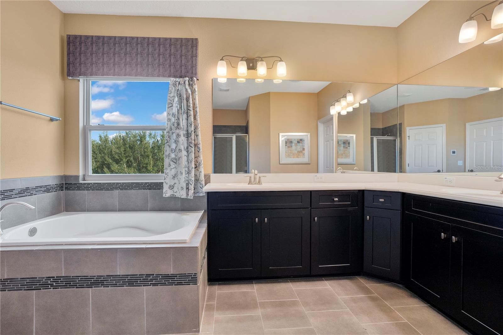 Upstairs primary bathroom - 2356 KELBROOK CT, OVIEDO