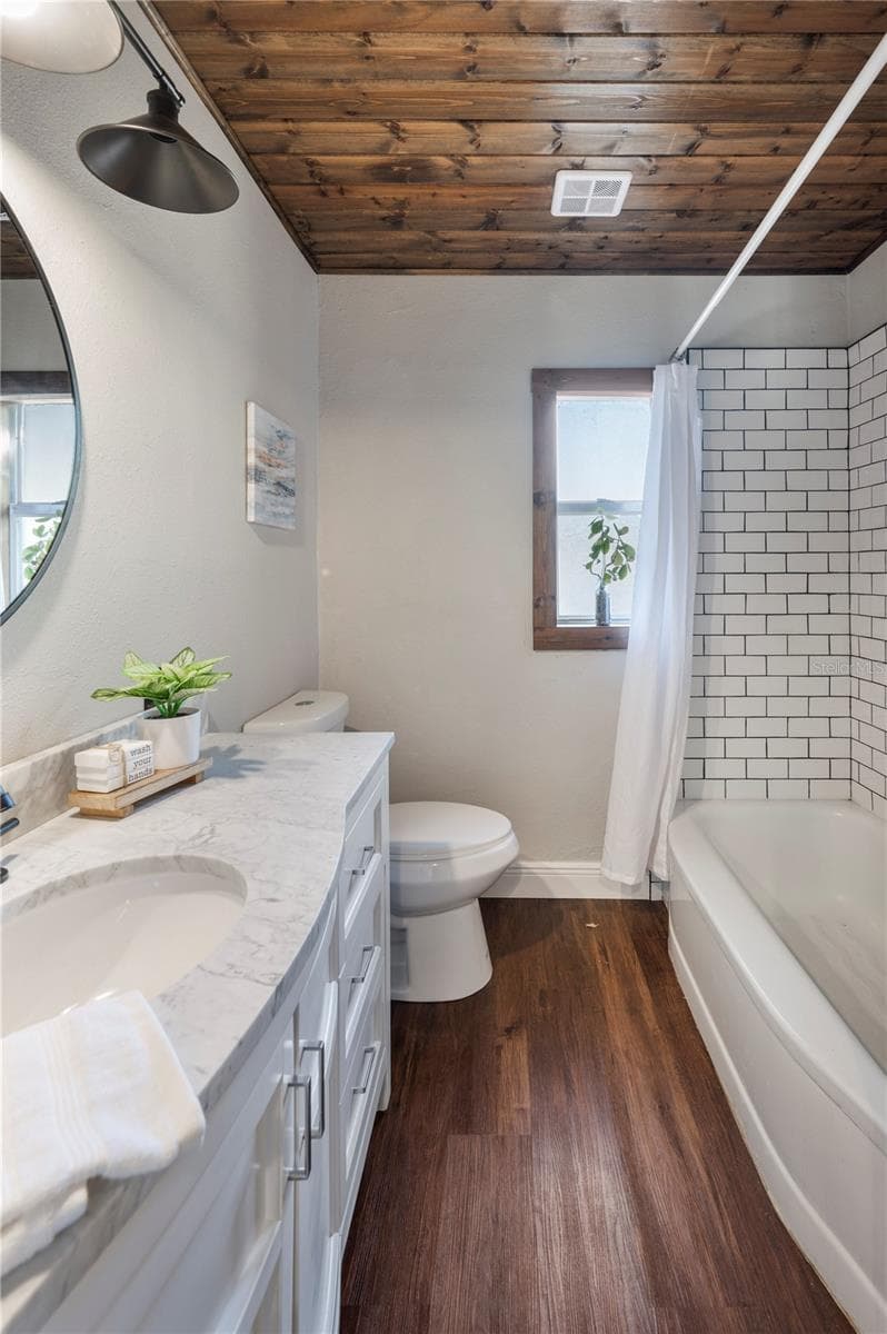 Guest Bath - 504 PRADO PL, LAKELAND