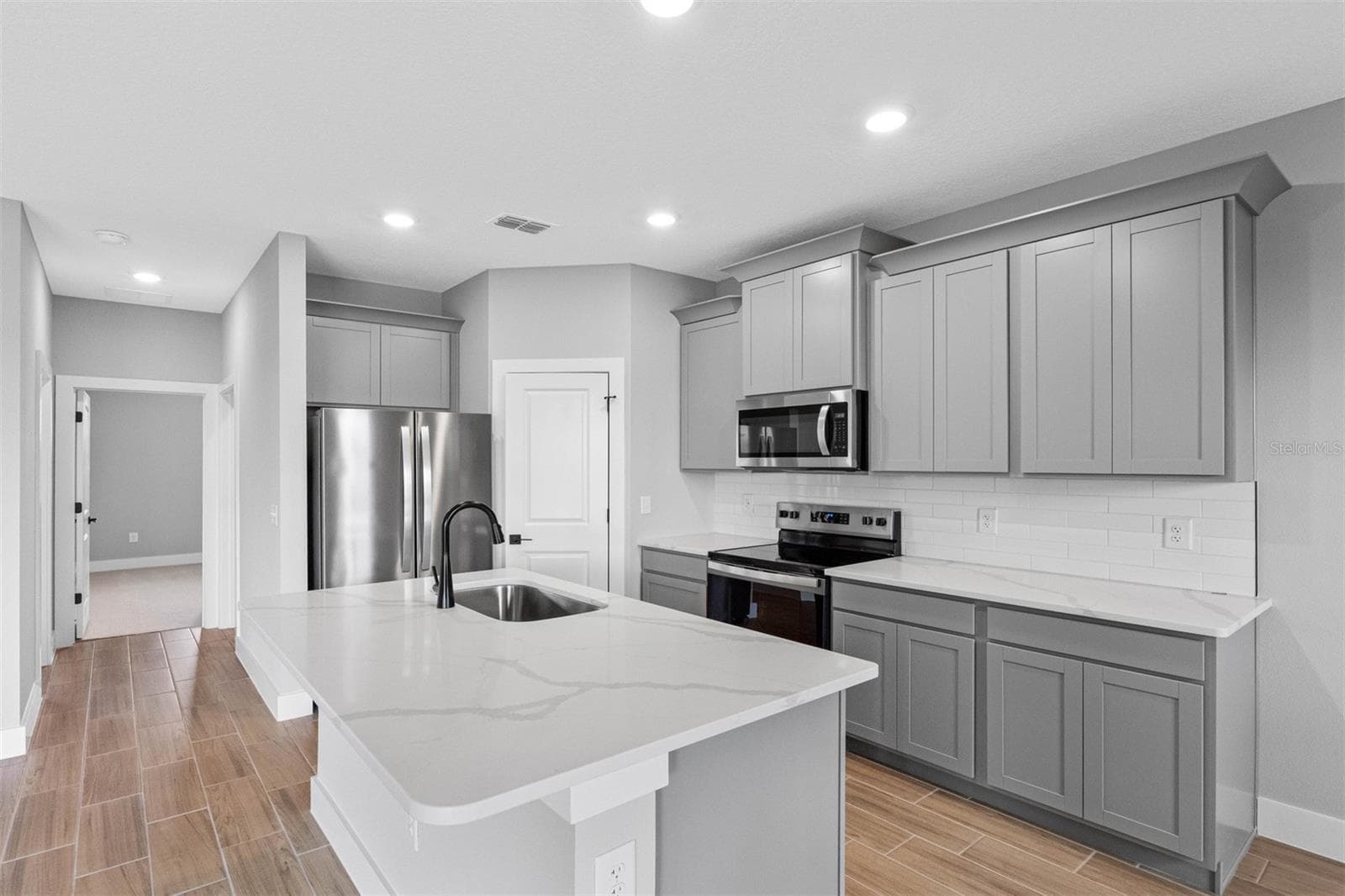 Single Family Residence at 13521 WALDEN SHEFFIELD RD, DOVER, photo 3 of 7