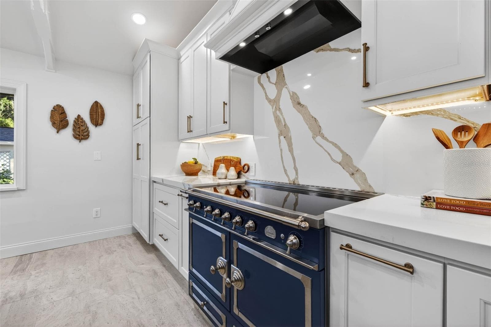 Single Family Residence at 1222 BRIGHTWATERS BLVD NE, ST PETERSBURG, photo 17 of 72