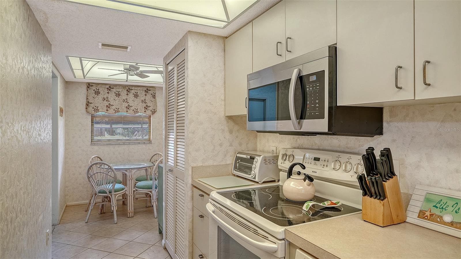 kitchen view to dinette - 8773 MIDNIGHT PASS RD #102G, SARASOTA