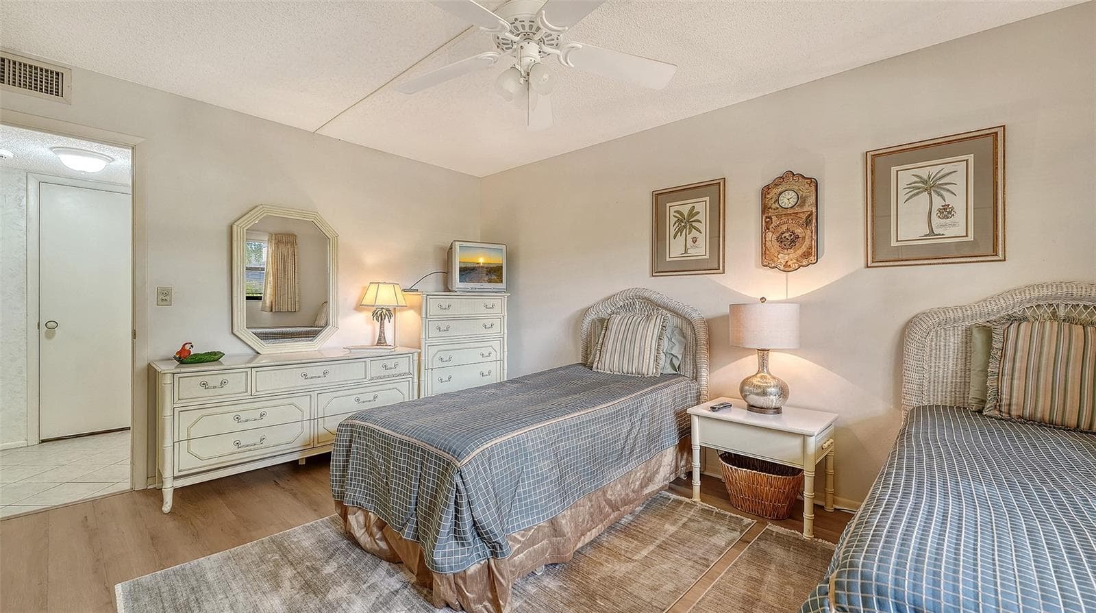 Guest Bedroom with full wall closets - 8773 MIDNIGHT PASS RD #102G, SARASOTA