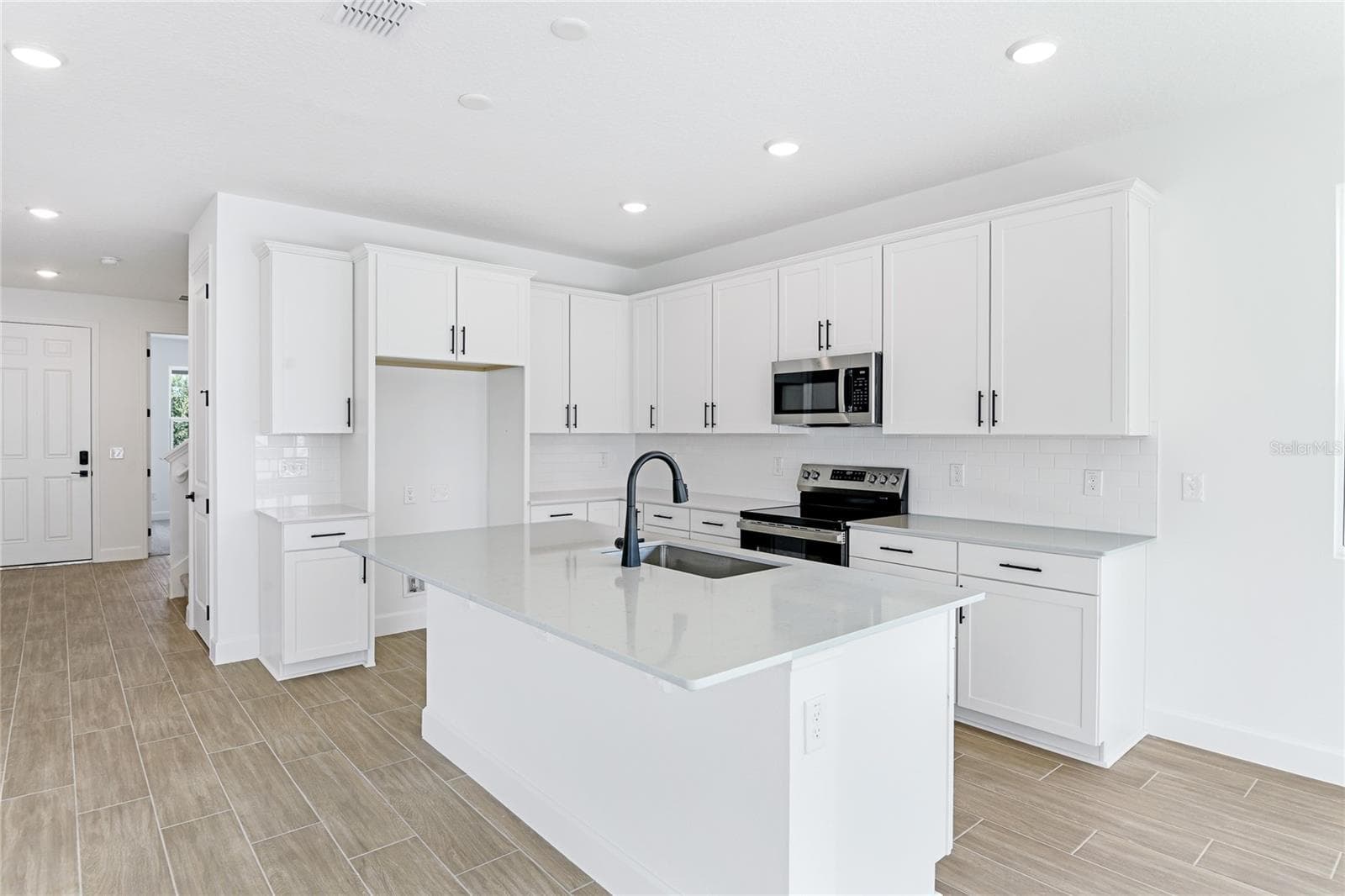 Single Family Residence at 178 BLUE STAR CT, TAVARES, photo 6 of 20
