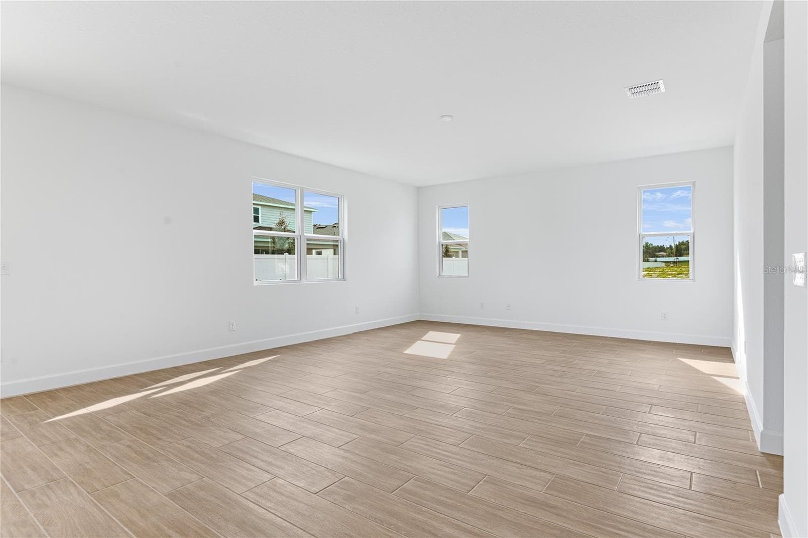 Single Family Residence at 178 BLUE STAR CT, TAVARES, photo 8 of 20