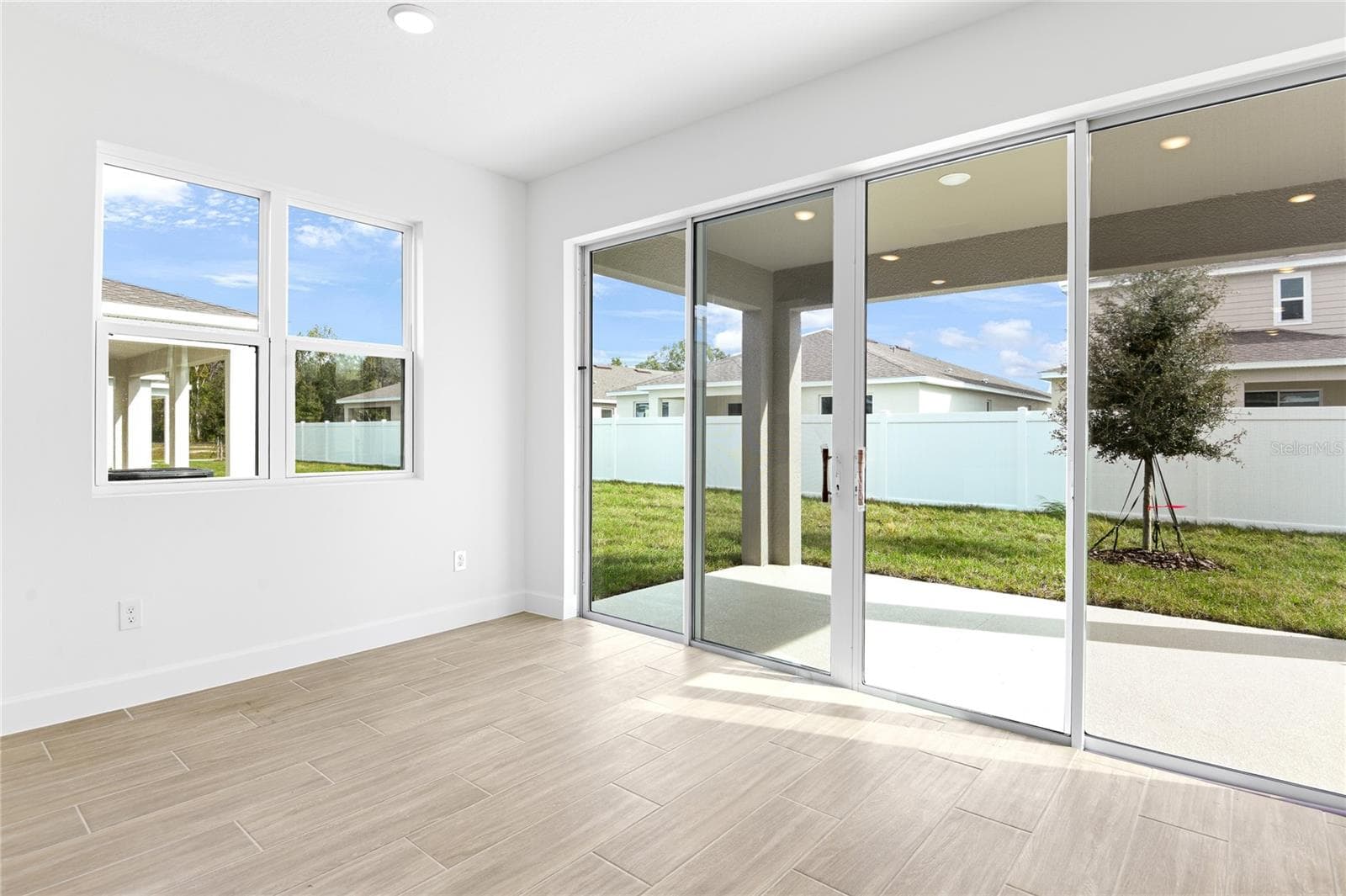 Single Family Residence at 178 BLUE STAR CT, TAVARES, photo 9 of 20