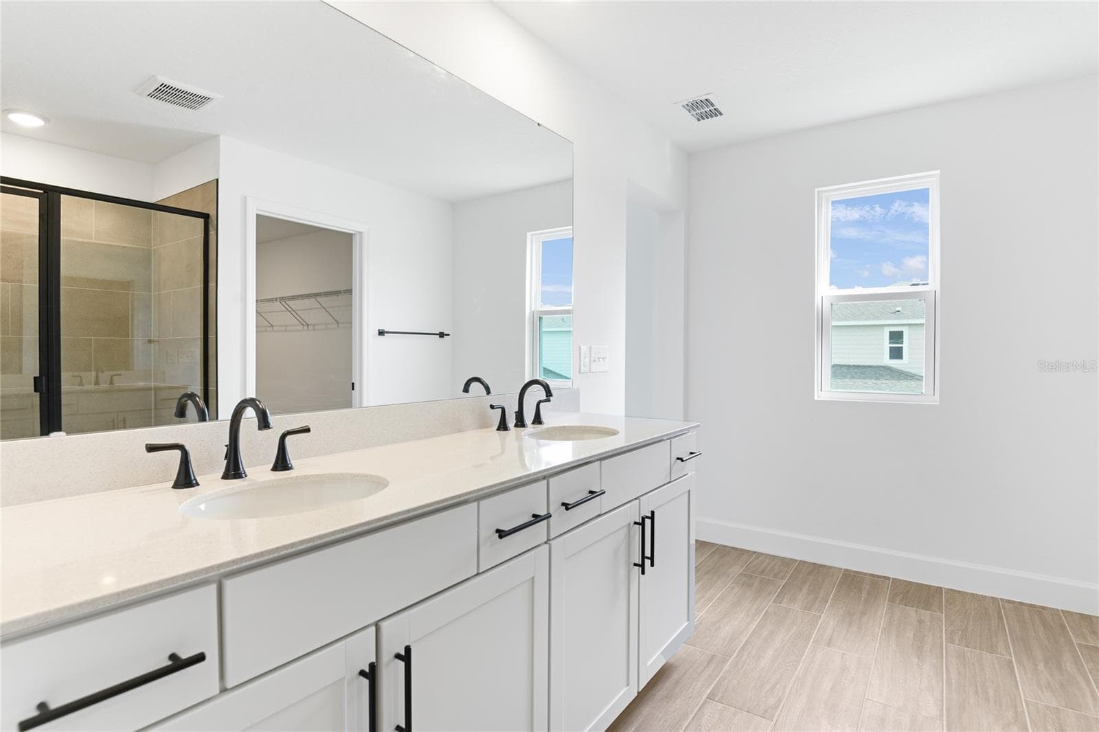 Single Family Residence at 178 BLUE STAR CT, TAVARES, photo 13 of 20