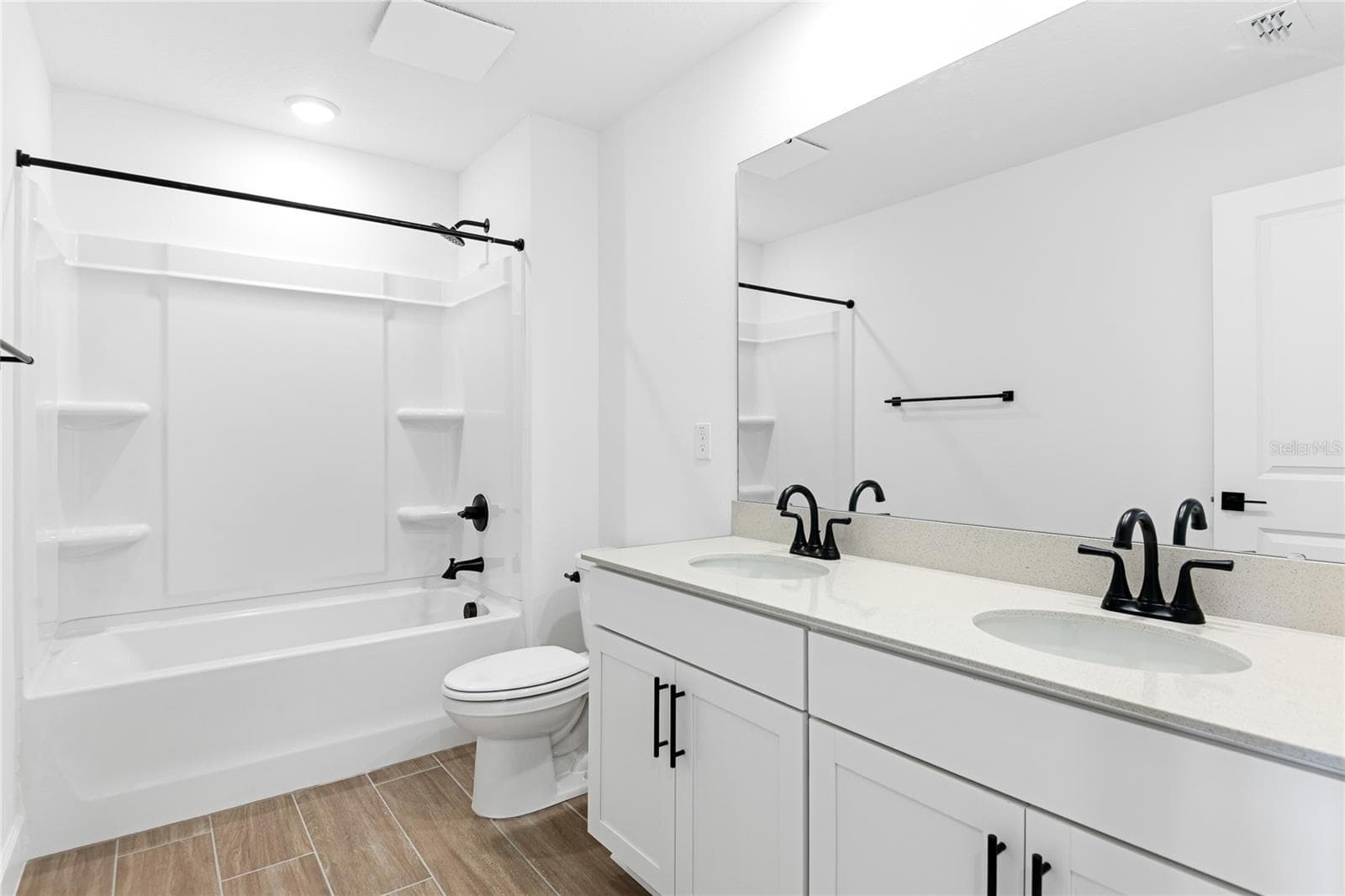 Single Family Residence at 178 BLUE STAR CT, TAVARES, photo 16 of 20