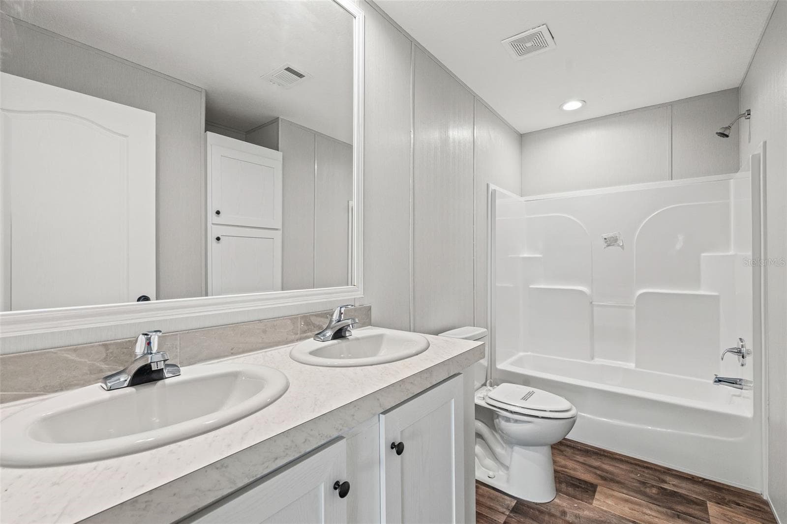 Manufactured Home at 8432 SWEDEN BLVD, PUNTA GORDA, photo 13 of 23