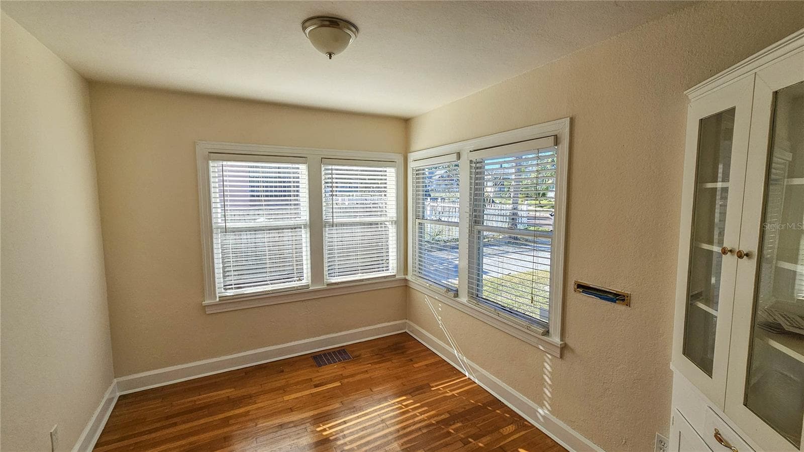 Single Family Residence at 860 16TH AVE S, ST PETERSBURG, photo 6 of 51