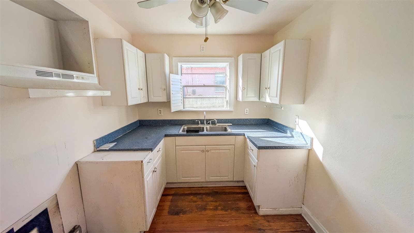 Single Family Residence at 860 16TH AVE S, ST PETERSBURG, photo 10 of 51