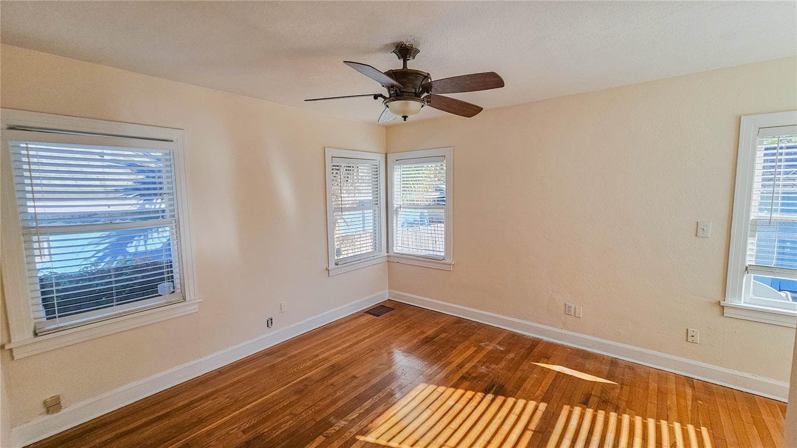 Single Family Residence at 860 16TH AVE S, ST PETERSBURG, photo 24 of 51