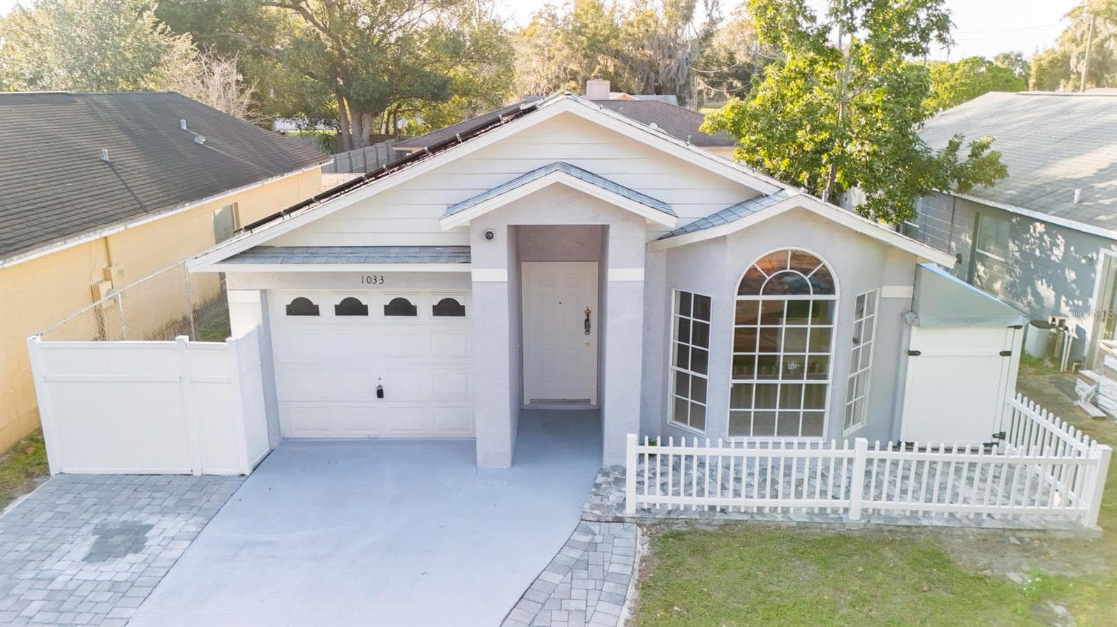1033 HAMLET DR