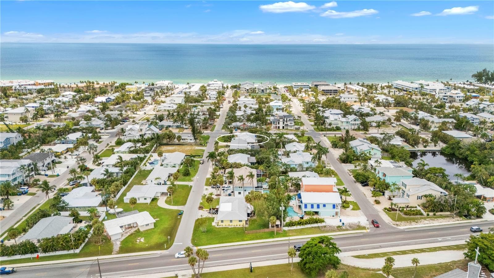 Short, straight walk directly to the Gulf Beach! - 302 67TH ST, HOLMES BEACH