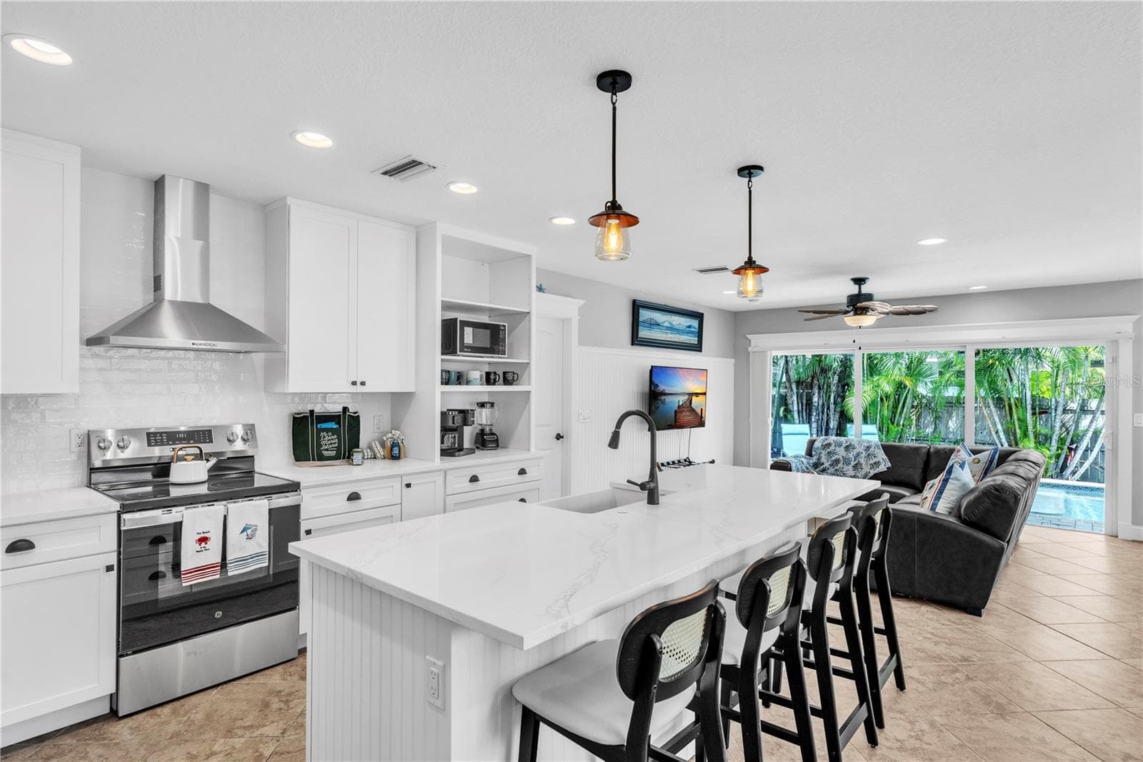 Single Family Residence at 302 67TH ST, HOLMES BEACH, photo 6 of 40