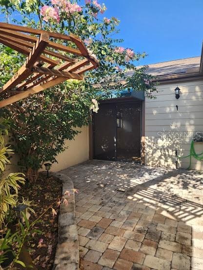 Sliding doors to Guest bedroom - 3441 BEEKMAN PL #40, SARASOTA