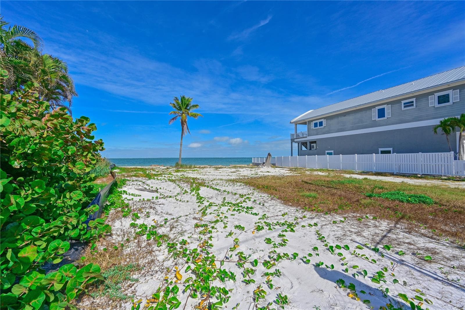 837 N SHORE DR